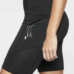 Athleta Contender 9” Shorts Zip Pockets in Black. Women's Size Medium, EUC